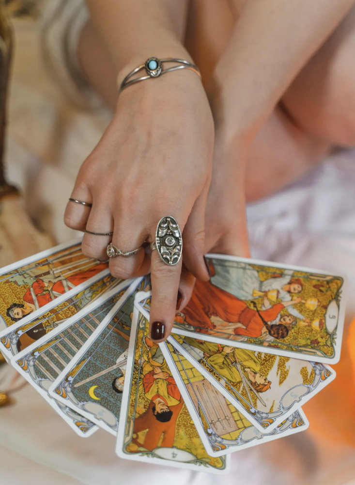 how to do tarot card readings